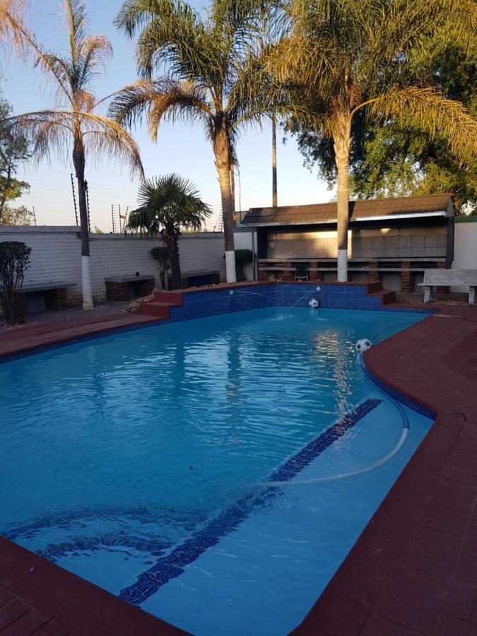 Good 2 Go Guest House Benoni Dış mekan fotoğraf
